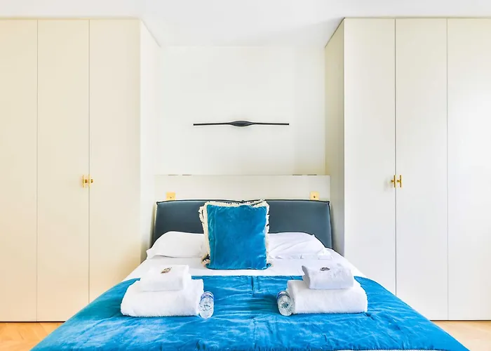 Beautiful Modern 3 Bdr 6p C Ur De
