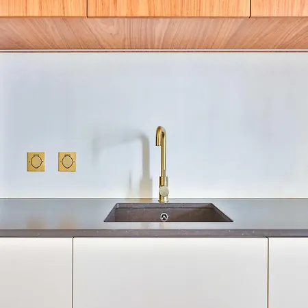 Beautiful Modern 3 Bdr 6p C Ur De