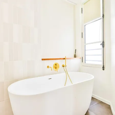 Beautiful Modern 3 Bdr 6p C Ur De
