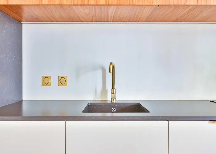 Beautiful Modern 3 Bdr 6p C Ur De